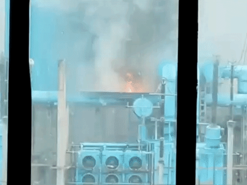 कोडरमा के DVC प्लांट में ट्रांसफार्मर में लगी आग:दमकल की दो गाड़ियों ने आग पर पाया काबू, शॉर्ट-सर्किट की आशंका