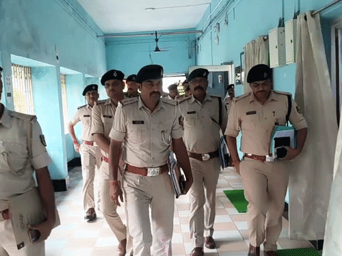 नालंदा में त्योहार पर सुरक्षा के कड़े इंतजाम:IG ने की समीक्षा बैठक, स्टंटबाजों और शराब माफियाओं पर नकेल कसने के आदेश