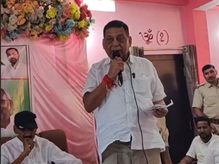 नवादा में स्नातक चुनाव की तैयारी में जुटा एनडीए:रजौली में नीरज ने साधा कार्यकर्ताओं से संवाद, कहा-'धर्म-जाति की राजनीति से बचें'