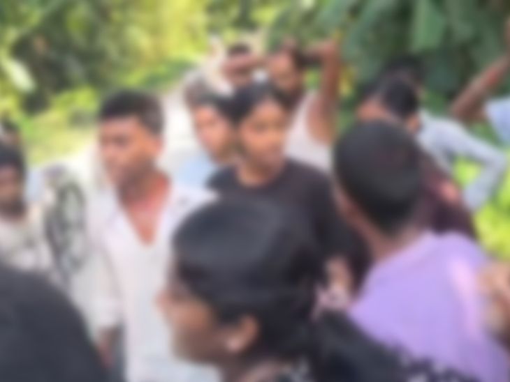 मधेपुरा स्कूल के बाहर छात्रों में विवाद का वीडियो वायरल:पुलिस बोली- छेड़खानी नहीं हुई, लड़कों को चिन्हित कर परिजनों को नोटिस दिया