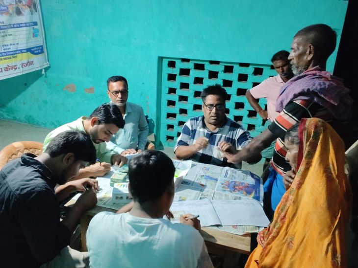 नीमा में फाइलेरिया जांच के लिए लगा कैंप:दो जगहों पर लगा 'नाइट ब्लड सर्वे', 100 से ज्यादा सैंपल लिए गए