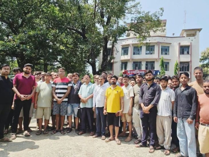 Sitamarhi Jewelry Shop Theft | Thieves Pose As Customers, CCTV Footage