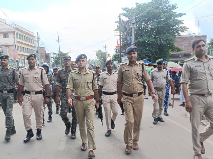 हिसुआ गोलीकांड के बाद 300 जवानों का फ्लैग मार्च:नवादा में एसपी ने संभाली कमान, 4 गेटों पर चेकिंग; संवेदनशील इलाकों में विशेष बल तैनात