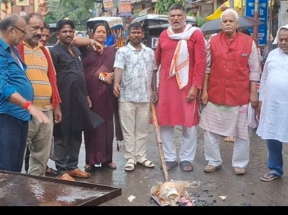 गयाजी में कांग्रेस ने मुख्य चुनाव आयुक्त का पुतला फूंका:गिरफ्तारी और पद से हटाने की मांग, चुनावी प्रक्रिया पर उठाए सवाल