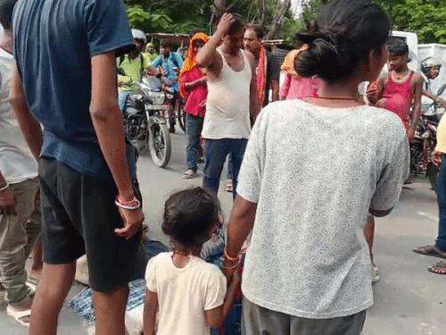 मुजफ्फरपुर में प्रसव के बाद प्रसूता की मौत, हाईवे जाम:शव रखकर 45 मिनट प्रदर्शन; परिजनों का निजी नर्सिंग होम पर आरोप, 8 मांगें रखीं