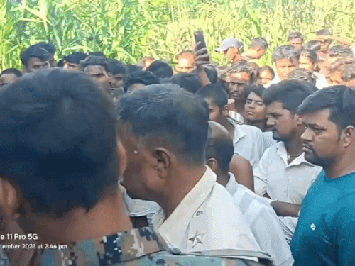 कमरे में बिस्तर पर मिला आर्केस्ट्रा संचालक का शव:मोतिहारी में 2 महीने से खोरा चौक पर रह रहा था; दरवाजा तोड़कर निकाला गया शव