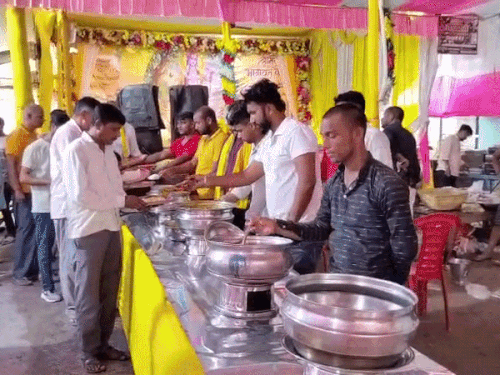 औरंगाबाद में मनाई गई श्रीकृष्ण की छठी:5 हजार श्रद्धालुओं ने प्रसाद ग्रहण किया, चावल-कढ़ी समेत कई व्यंजनों का भंडारा, नागा बीघा में भागवत कथा हुई