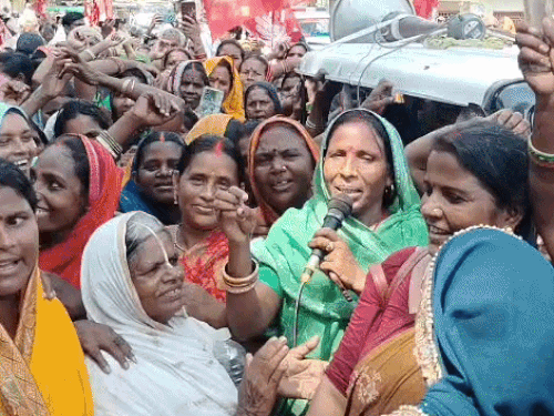बेगूसराय को बाढ़ग्रस्त घोषित करने की मांग:CPI कार्यकर्ताओं ने कलेक्ट्रेट घेरा; फसल-मुआवजा-राहत राशि पर सवाल, DM बोले- सरकार को रिपोर्ट भेजेंगे