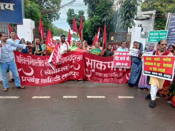 समस्तीपुर मुसहरी पर बुलडोजर के विरोध में माले का प्रदर्शन:भूमिहीनों को वासभूमि-आवास देने की मांग; 23 सितंबर से आमरण अनशन की चेतावनी