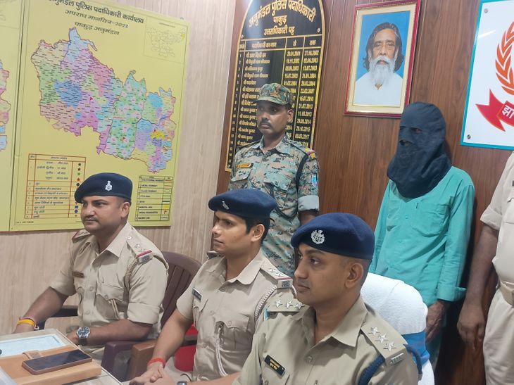 1 किलो 200 ग्राम गांजे के साथ थोक विक्रेता पकड़ाया:पाकुड़ में पुलिस ने 35 हजार रुपए का गांजा जब्त किया, पश्चिम बंगाल से आता था