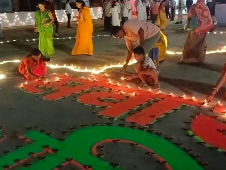 जमुई में पीएम मोदी के जन्मदिन पर जलाए 5001 दीये:श्रीकृष्ण सिंह स्टेडियम में जगमगाया परिसर, बोधवान तालाब पर भी जले दीप