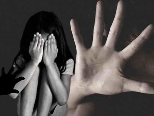 नाबालिग से रेप कर 4 नंबर से वीडियो किया वायरल:आरोपी के पिता ने गला दबाने की कोशिश की, पीड़िता ने महिला थाना में किया FIR