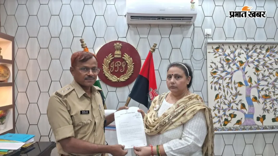 'मनचलों ने फाड़ी थी जैकेट', पीड़ित परिवार से मिलीं कुमारी सोनी, 15 दिनों में फास्ट ट्रैक कोर्ट की मांग