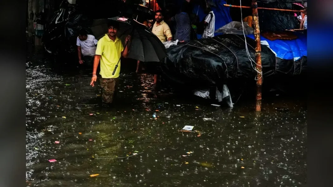 बंगाल में खाड़ी के दबाव से बदलेगा मौसम : मेदिनीपुर से अलीपुरदुआर तक आंधी-बारिश की चेतावनी, देखें IMD का ताजा अलर्ट