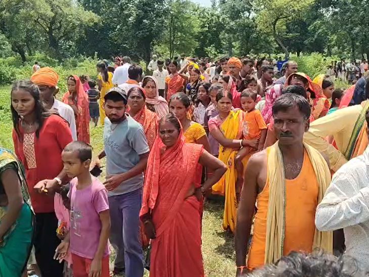 पलामू में तालाब से मां-बेटे का शव मिला:4 अगस्त की शाम से लापता थे दोनों, पुलिस को पोस्टमॉर्टम रिपोर्ट का इंतजार