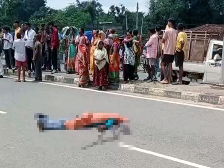 रांची-गुमला मार्ग पर ट्रक ने मजदूर को कुचला:गुमला में मौत के बाद ग्रामीणों ने किया सड़क जाम, पुलिस ने चालक समेत ट्रक को पकड़ा