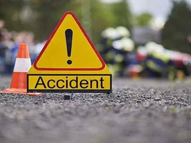 हिनू चौक पर 2 कारों में टक्कर, महिला वकील और चालक दोनों ने किया केस