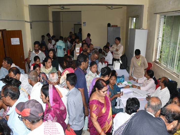 एसआईआर; रांची के 6.44 लाख वोटरों को नोटिस:मैपिंग के बाद भी नोटिस, अब कागजात लेकर दौड़ लगा रहे वोटर