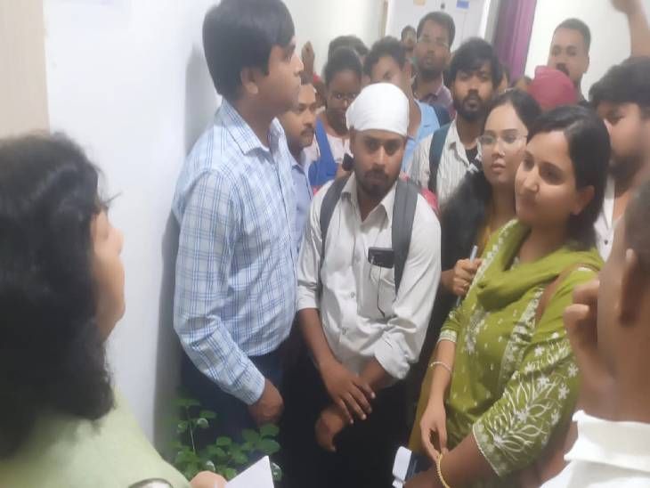 रांची ​विश्वविद्यालय में नियमों की अनदेखी:कोटा से अधिक लिया जा रहा एडमिशन, वीसी प्रो. सरोज शर्मा बोलीं- पीएचडी एडमिशन को बना दिया है ‘तमाशा’