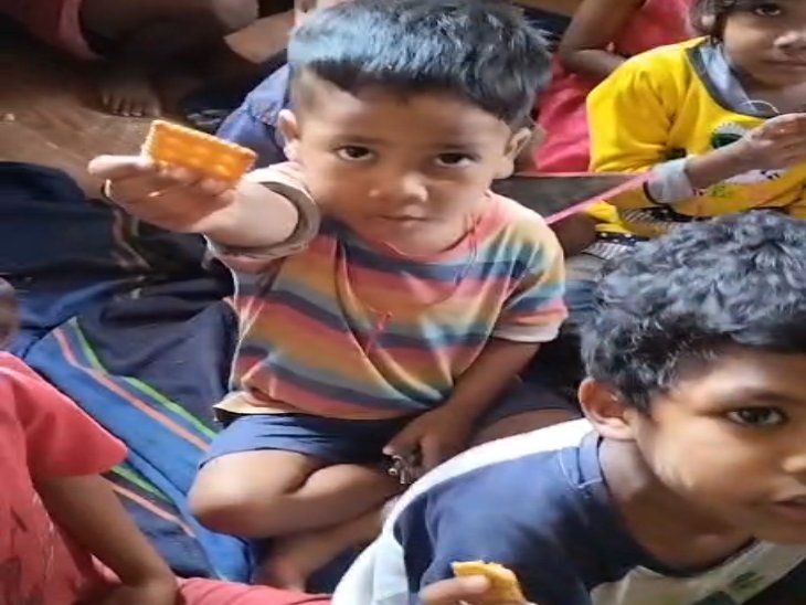पोषण सप्ताह में ही बच्चों का खाना बंद:अब बिस्किट पर आंगनबाड़ी, सेविका बोलीं- 8 माह से फंड नहीं मिला; जब तक राशि नहीं मिलेगी तब तक नहीं बनेगा खाना
