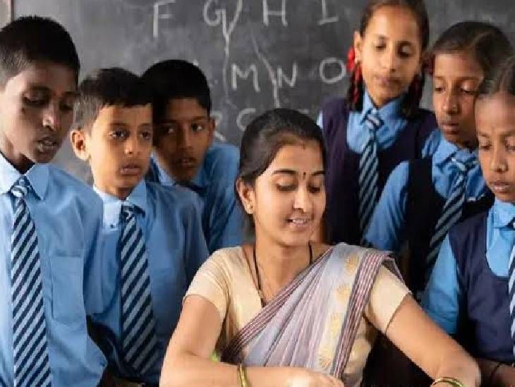 शिक्षा व्यवस्था पर सवाल:शिक्षकों पर पोर्टल में डाटा अपलोड से लेकर सर्वे व एमडीएम तक की जिम्मेदारी