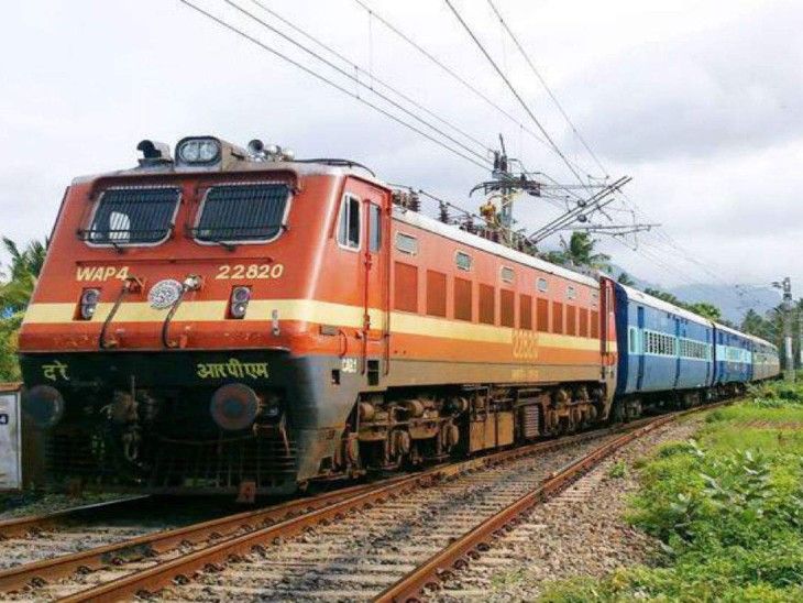 वेटिंग से राहत का मास्टर प्लान:फ्लाइट 80 प्रतिशत महंगी, ट्रेनों में नो-रूम: दुर्गापूजा में कोलकाता के लिए ओवरनाइट स्पेशल ट्रेन चलेगी