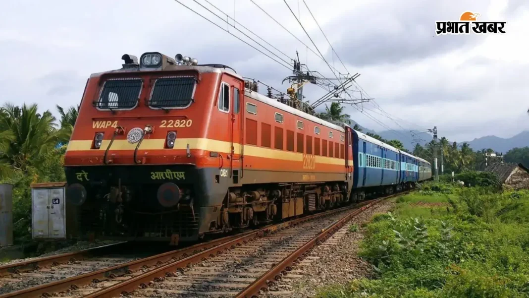Railway News: दुर्गापूजा पर हावड़ा-दिल्ली और बनारस के लिए स्पेशल ट्रेनें, देखें टाइम टेबल और रूट