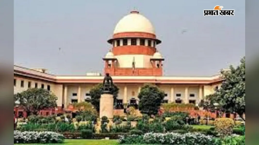 TMC Symbol Dispute: सुप्रीम कोर्ट सख्त, चुनाव आयोग से पूछा- मामला सुलझाने में कितना समय लगेगा