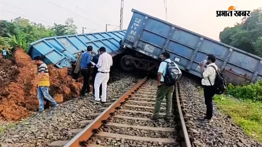 Train Accident: बंगाल के नारायणगढ़ में ट्रेन हादसा, कोयला लदी मालगाड़ी के 2 डिब्बे पटरी से उतरे