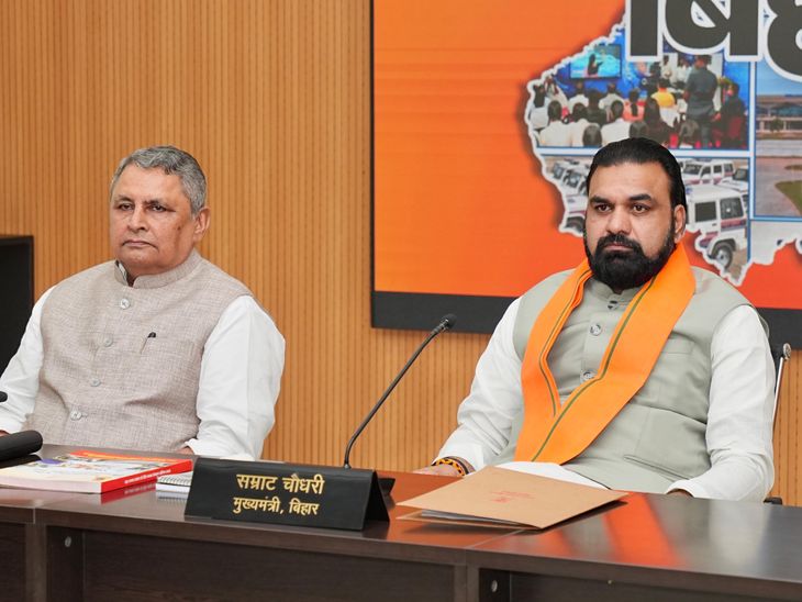 बिहार में बाढ़ पर सीएम सम्राट चौधरी का एक्शन:हवाई सर्वेक्षण के बाद हाईलेवल बैठक, 27 SDRF और 9 NDRF टीमें राहत-बचाव में तैनात