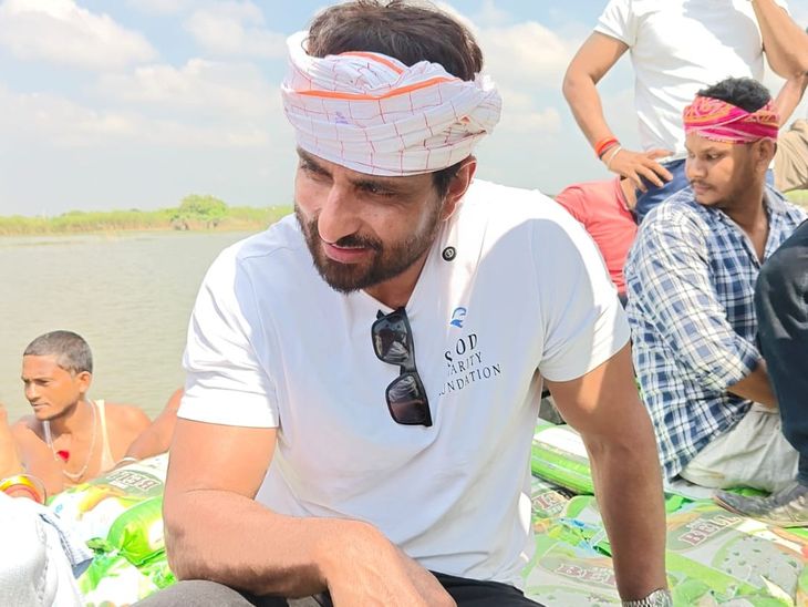 बेगूसराय के बाढ़ प्रभावित इलाकों में पहुंचे सोनू सूद:10 हजार परिवार को मदद; बोले- एक बिहारी सौ पर भारी, अपनी मेहनत से दोबारा खड़े हो जाएंगे