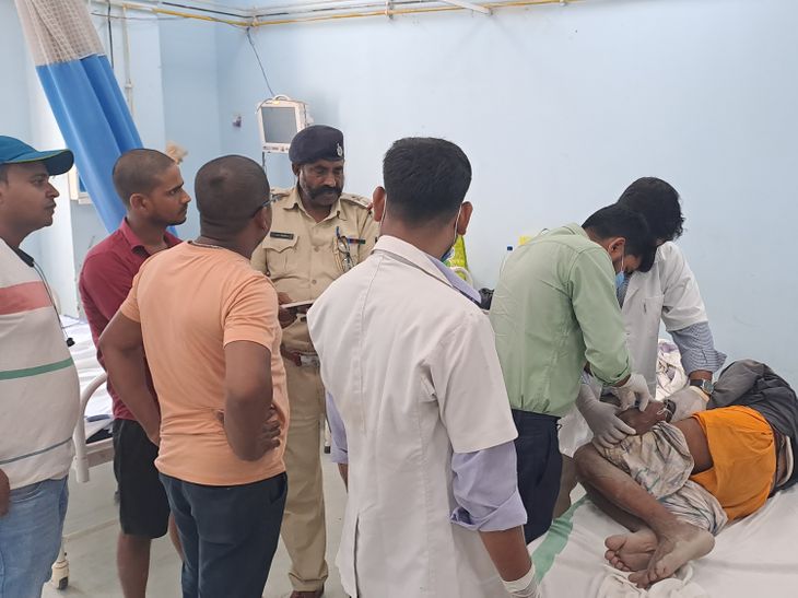 गोपालगंज में ई-रिक्शा चालक को नशीला पदार्थ खिलाकर लूटा:बदमाश रिक्शा लेकर भागा, ड्राइवर सदर अस्पताल में भर्ती