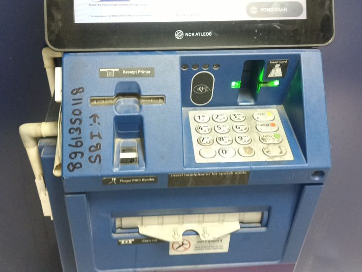 SBI ATM में ढाई लाख की धोखाधड़ी:फर्जी नंबर के झांसे में आकर पैसे गंवाए, मधुबनी में एसएसपी कार्यालय के पास हुई घटना