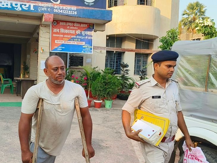 पान गुमटी से गांजा बरामद, दुकानदार गिरफ्तार:शेखपुरा में 96 ग्राम गांजा और मोबाइल जब्त