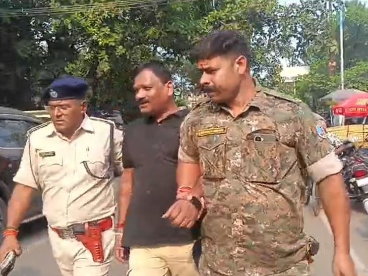 धनबाद कोर्ट में RPF और वकीलों के बीच मारपीट:आरोपी कुणाल साव को पकड़ने पहुंची टीम, स्थानीय पुलिस RPF SI को ले गई थाने