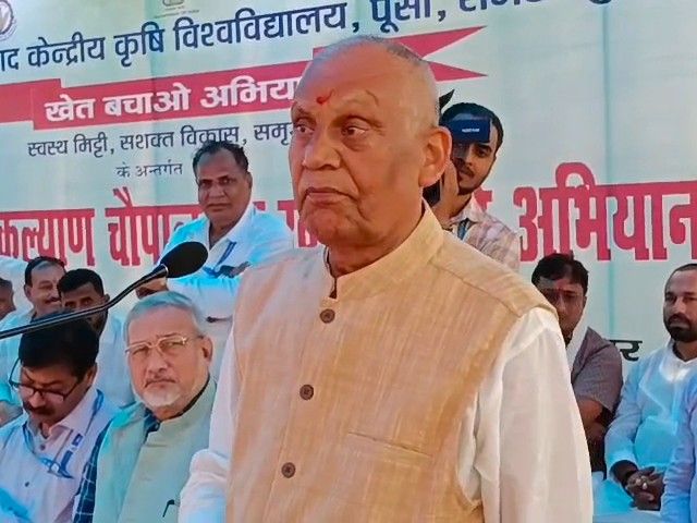 समस्तीपुर- केंद्रीय राज्यमंत्री ने मंच से वैज्ञानिकों को लगाई फटकार:'खेत बचाओ' कार्यक्रम के दौरान पूछा- पंचायतों में मिट्टी की जांच क्यों नहीं हो रही, जल्द काम शुरू कीजिए