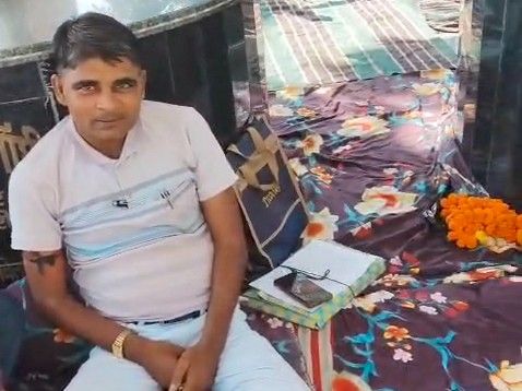 समस्तीपुर में पुलिस के खिलाफ अधिवक्ता आमरण अनशन पर बैठे:झूठे मुकदमे में फंसाने का आरोप, थानाध्यक्ष ने कहा- आरोप झूठे हैं