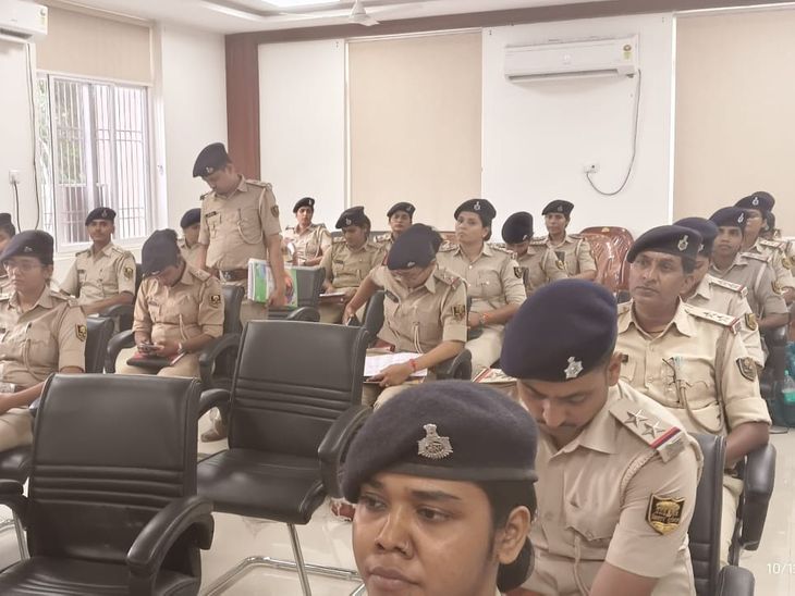 SSP की बैठक से 12 थानों के पदाधिकारी रहे गायब:सभी से स्पष्टीकरण मांगा गया; बहेड़ी थानाध्यक्ष और आईटी पदाधिकारी से भी जवाब-तलब