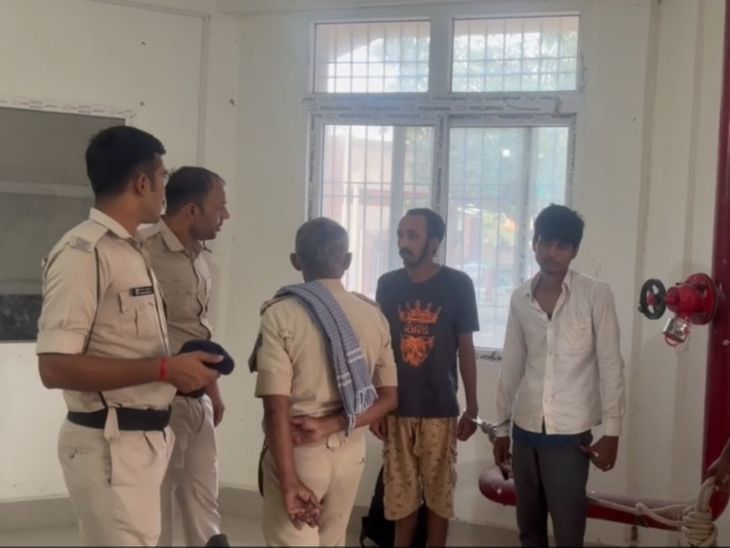 घर में घुसकर चोरों ने महिला का किया मर्डर:चाकू से गला रेत दिया था, चोरी के लिए आए थे; बुजुर्ग की नींद टूट गई थी