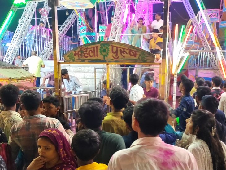 दरभंगा- मेले में झूले से गिरकर 4 लड़कियां घायल:एक की हालत गंभीर; पैर टूटा, दूसरी के दांत टूटे; एक युवती रेफर