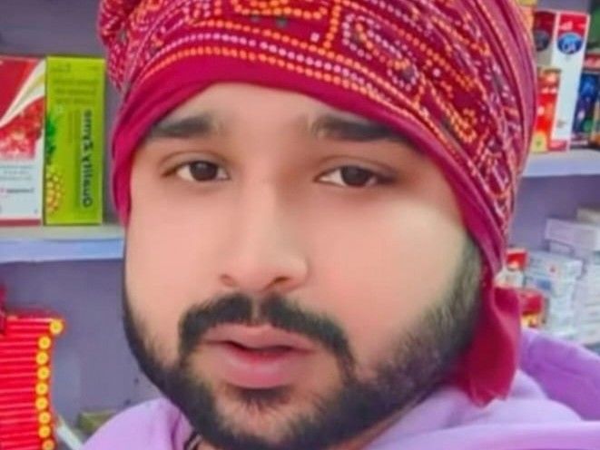 आरा-बक्सर NH-22 पर दवा दुकानदार की मौत:दोस्त को लेकर घर जा रहा था, ट्रक से टकराई बुलेट; अचानक ब्रेक लगाने से हुआ हादसा