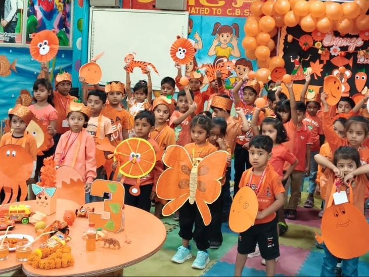 गयाजी में ऑरेंज कलर डे, बच्चों ने किया रैंप वॉक:स्कूली बच्चों ने खेल-खेल में सीखा हुनर, रंगों-रंगोली सजा स्कूल