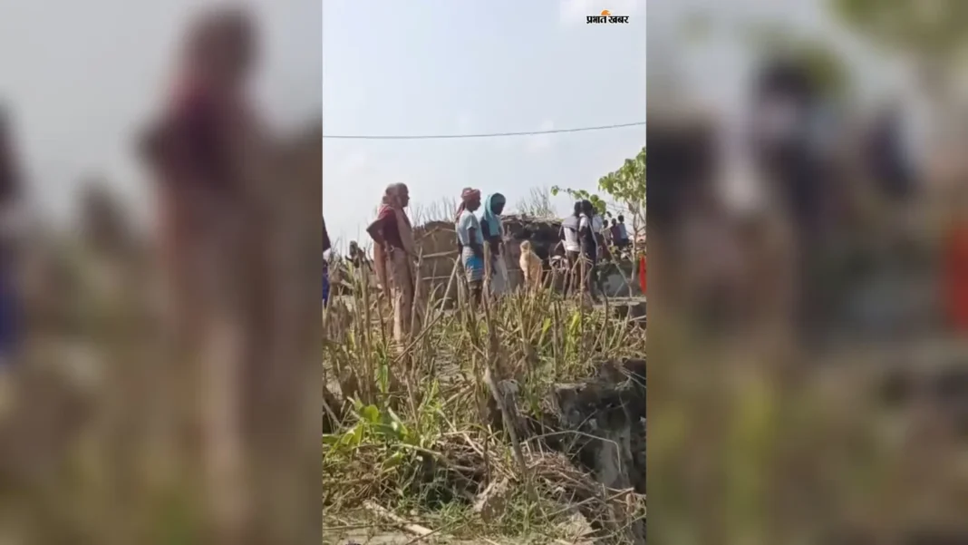 10 घर बहे, लोग मजबूर