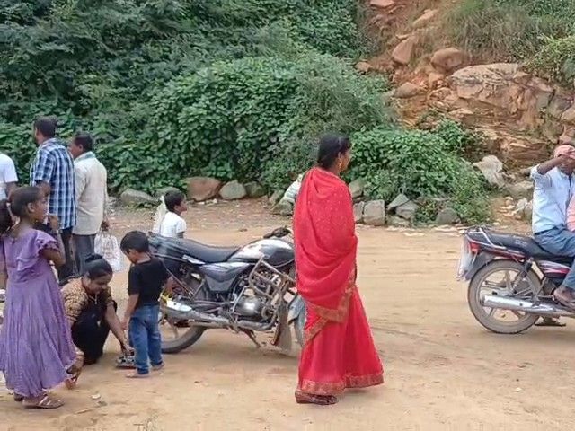 करमचट डैम का गेट बंद होने से लोग परेशान:गुप्ताधाम जा रहे श्रद्धालुओं को 30KM का लंबा चक्कर लगाना पड़ रहा