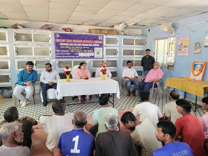 बंदियों को दी विधिक जानकारी स्वास्थ्य जांच कर बांटी दवाइयां
