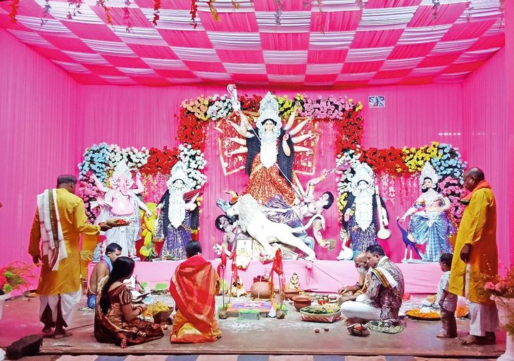 सातवें दिन नदी घाट से कलश यात्रा के साथ लोहांचल में दुर्गा पूजा शुरू