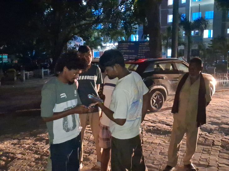 गोपालगंज में बाढ़ के पानी में डूबकर किशोर की मौत:खेत देखने जा रहा था, रास्ते में फिसला पैर, परिवार में मचा कोहराम