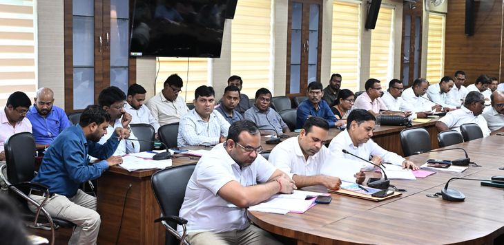 दिशा की बैठक में दिए निर्देशों के अनुपालन की डीसी ने की समीक्षा