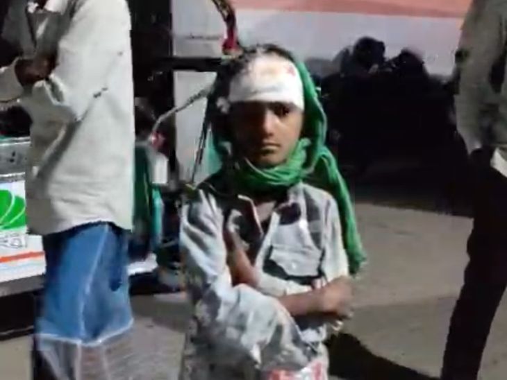 बेतिया में अज्ञात वाहन की टक्कर से बच्चे की मौत:दो सगे भाई घायल, आठ भाई-बहनों में पांचवें नंबर पर था मृतक