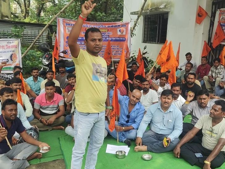 108 एंबुलेंस कर्मियों को 5 महीने से वेतन नहीं मिला:बदहाल एंबुलेंस और हटाए गए कर्मचारियों की बहाली को लेकर प्रदर्शन